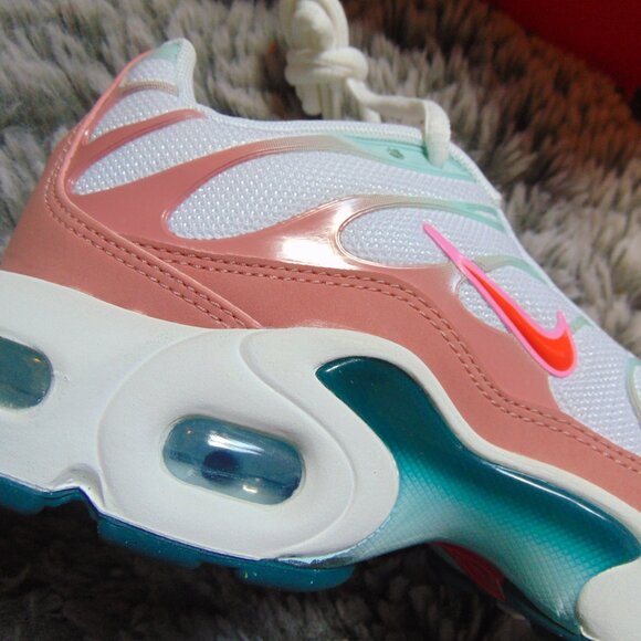 BRAND NEW Nike Air Max Plus (GS) white/Siren red/stardust  WITH BOX - Picture 2 of 7